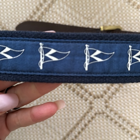 Vineyard Vines boys leather sailing flag belt size 34, brown and navy blue, EUC - Picture 3 of 4